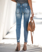 Ultimate High Rise Skinny Jeans mit geteiltem Knöchelabschluss und Used-Look